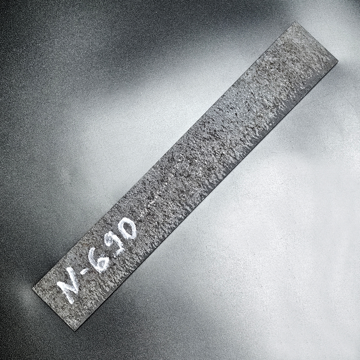 Заготовка для ножа из стали N-690 размеры: 200х40х4,5 мм